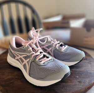 Womens Aasics size 11 Gel-Contend 7